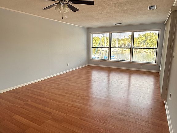 4th image of 300 Yacht Club Dr Unit 8