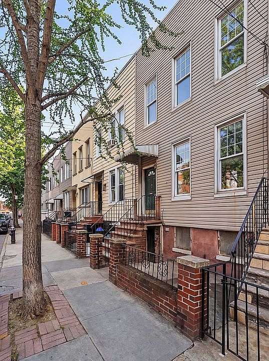 1st image of 150A Diamond St