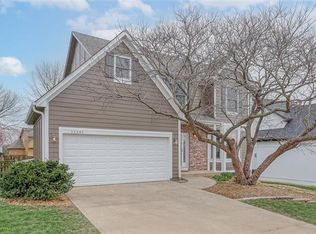 12281 S Shannan Ln, Olathe, KS 66062