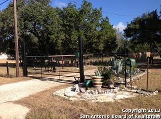 424 Northlake Dr, Lakehills, TX 78063