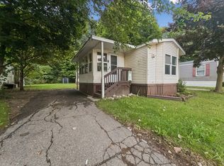 619 Poe St, South Lyon, MI 48178