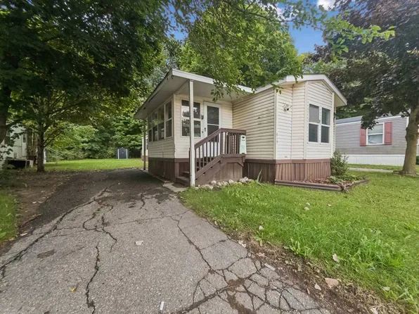 619 Poe St, South Lyon, MI 48178