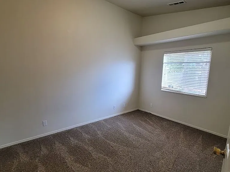 787 N Warm Springs Dr — Photo 15