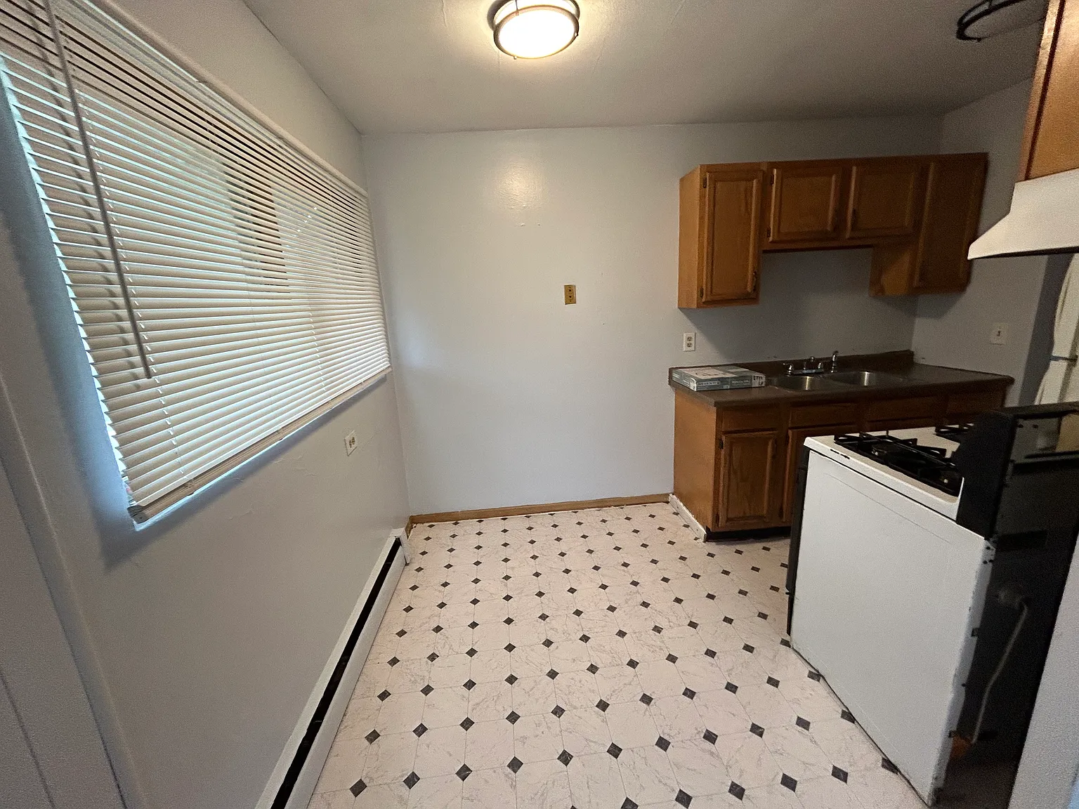 1 bed, 700 sqft, $1,150 — Photo 2