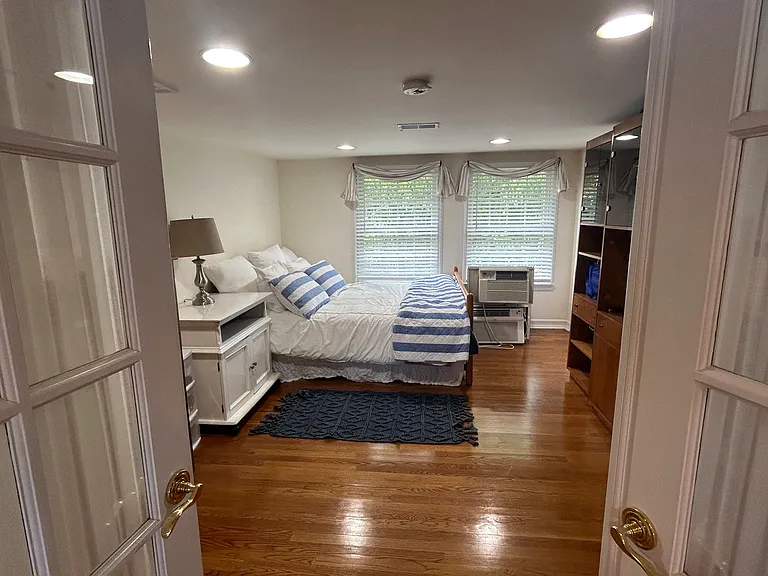 Second bedroom.