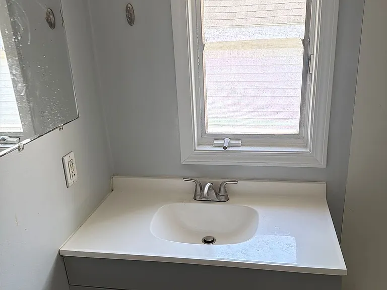 183 W Seneca St — Photo 4