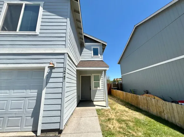 1245 & 1247 SW 27th St, Redmond, OR 97756