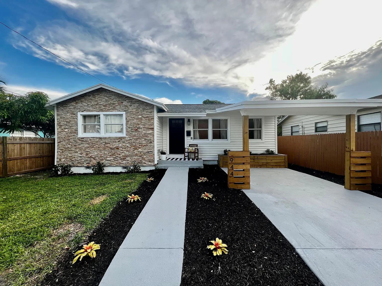 3 bed, 1018 sqft, $2,700 — Photo 1
