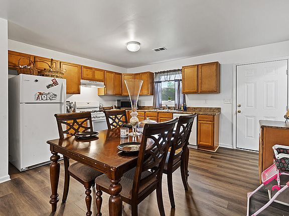 3rd image of 813 Spring St