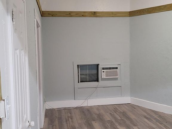 3rd image of 1501 Noble St #5