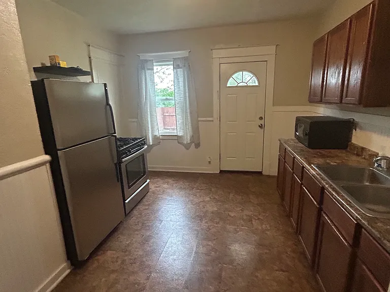 29 Coldbrook St NE #1 — Photo 4