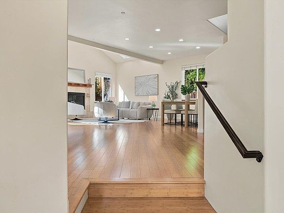 5th image of 4585 Dawn Ln