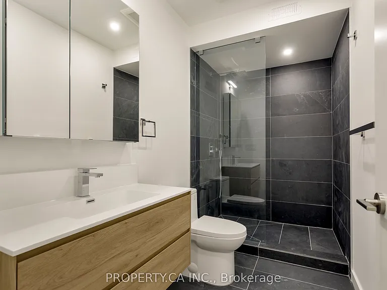 301 Keele St #1 — Photo 39