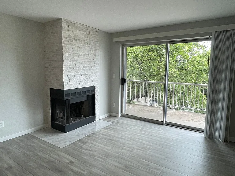 View On California - Spacious with Modern Updates, fireplace (select units) & private balcony | P... — Photo 6