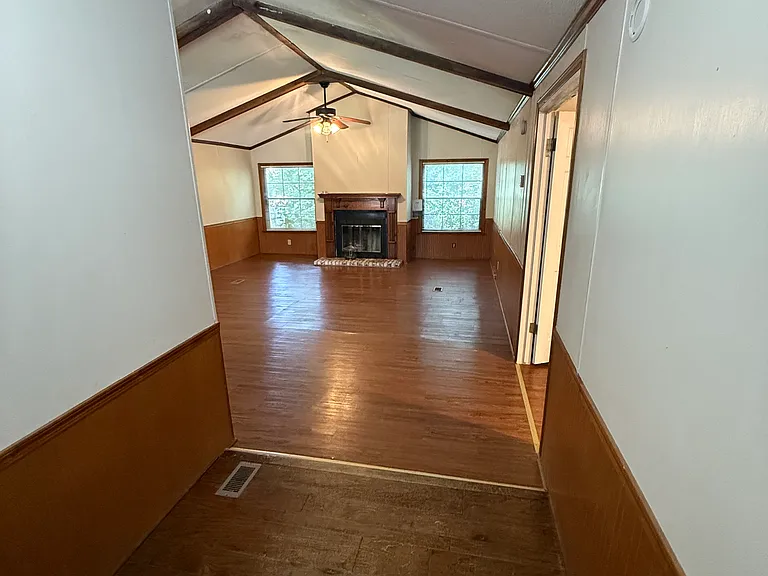 2017 Lee Road 137 — Photo 3
