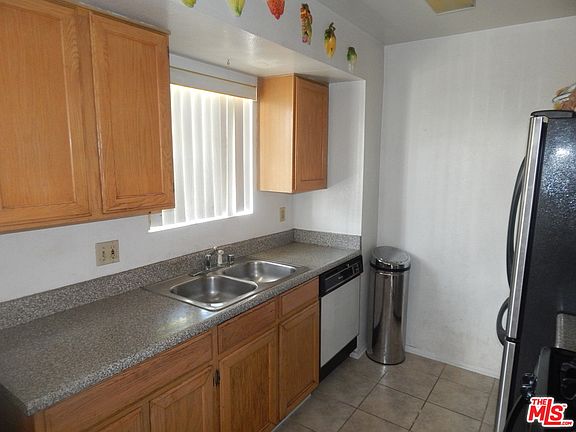 2nd image of 708 N Eucalyptus Ave #2