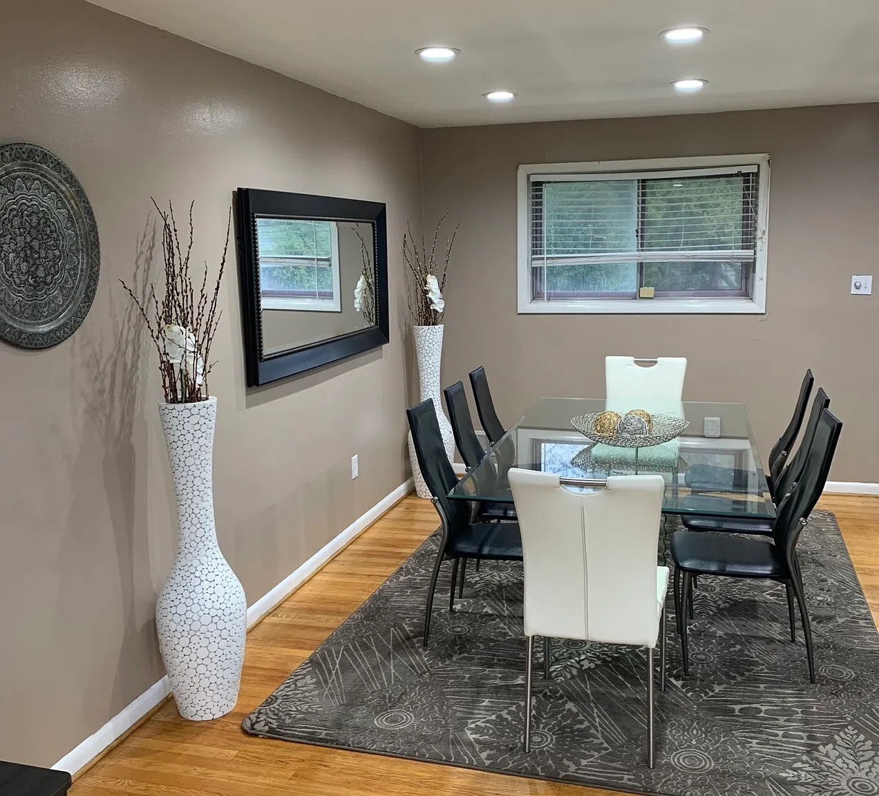 5 bed, 2.5 bath, 2271 sqft, $4,800 — Photo 3