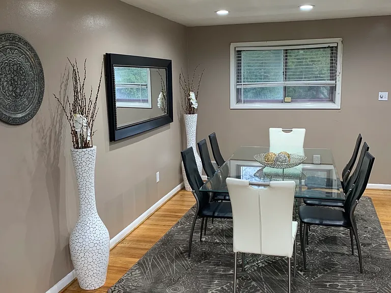 11402 Gainsborough Rd — Photo 3