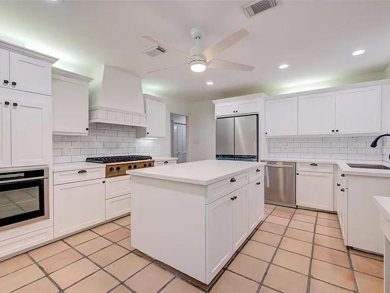 8439 Westview Dr — Photo 8