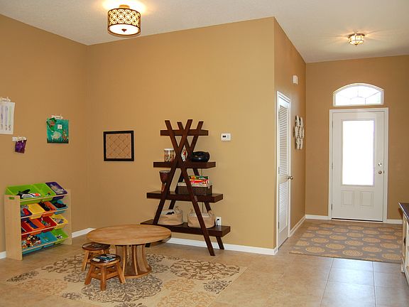 5th image of 93 Robin Bay Dr