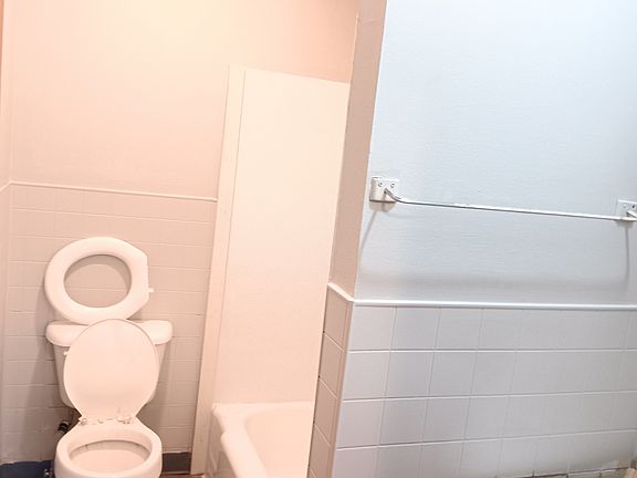 3rd image of 505 Lee Ave #B