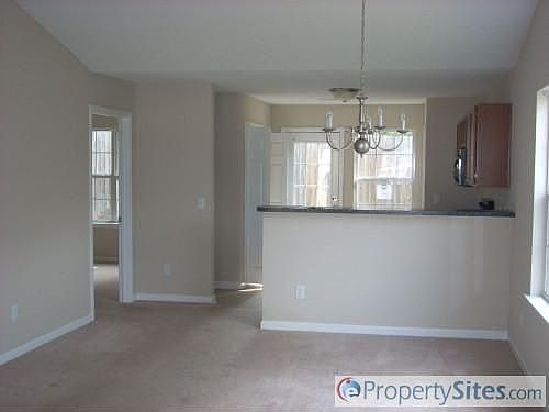 3rd image of 226 Windsor Village Dr