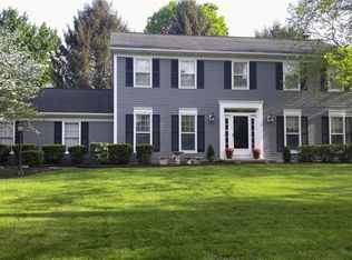 18 Falcon Trl, Pittsford, NY 14534