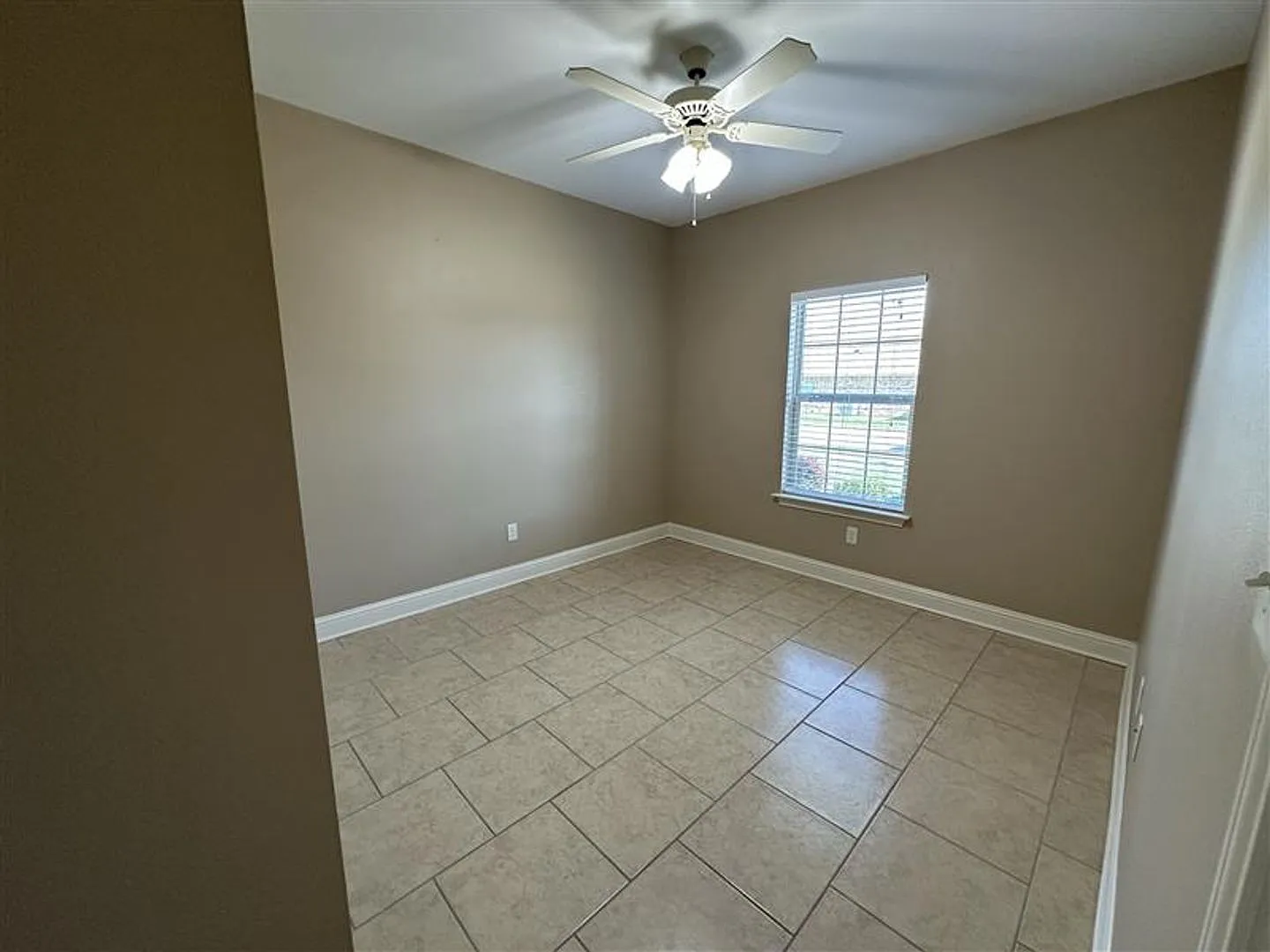 Mobley Square - 3944 Mobley Ln — Photo 3