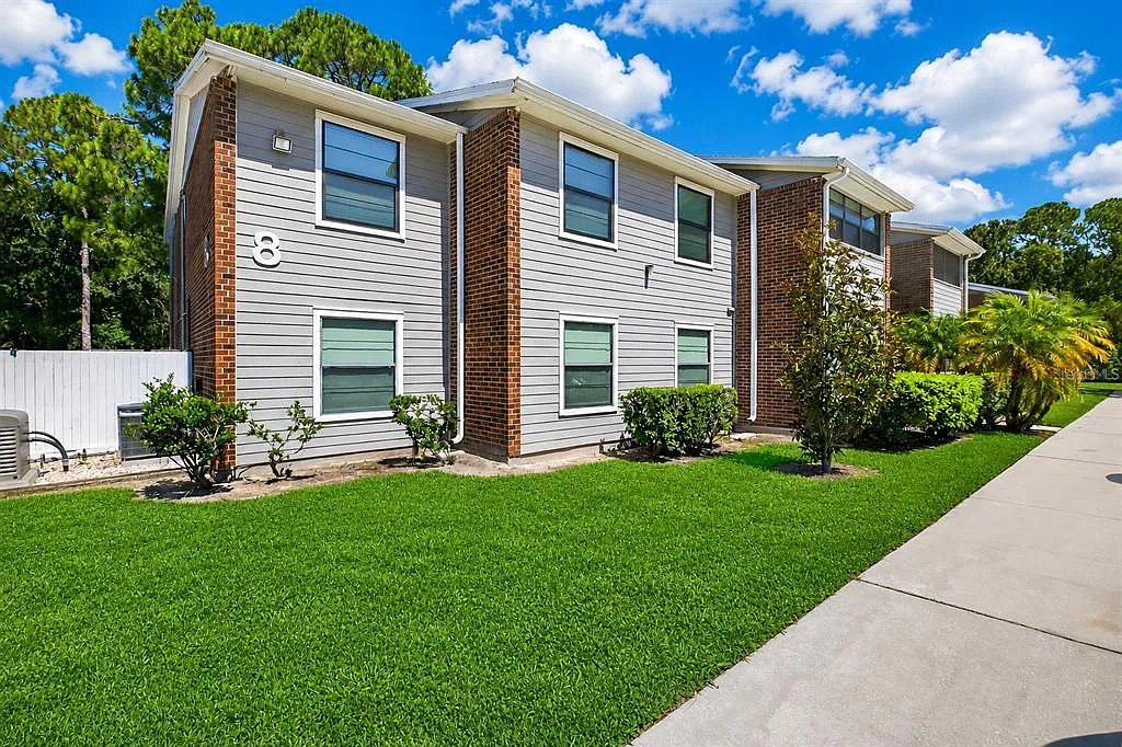 3 bed, 2.0 bath, 985 sqft, $2,000 — Photo 2