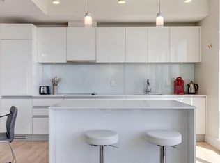 1122 3rd St W #2304, Calgary, AB T2G 1H7