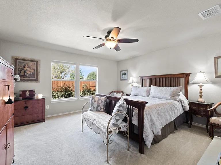 2731 Prairie Creek Dr — Photo 3