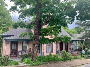 11 Singleton St, Fayetteville, AR 72632