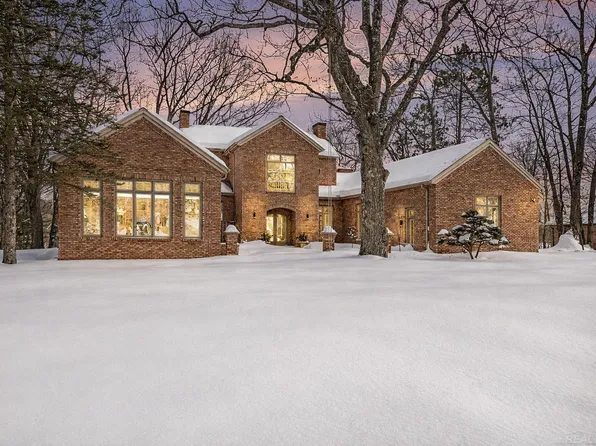 N3870 N Grand Oak Dr, Iron Mountain, MI 49801