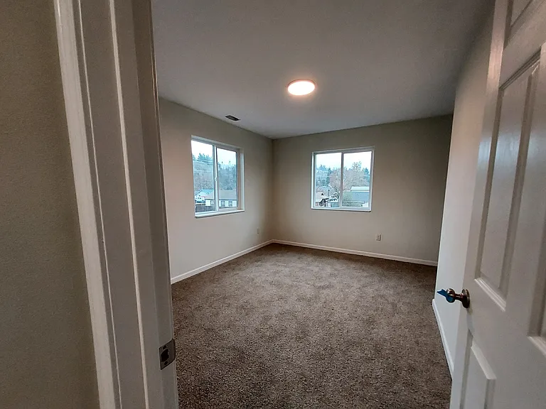 301 Drake St — Photo 14