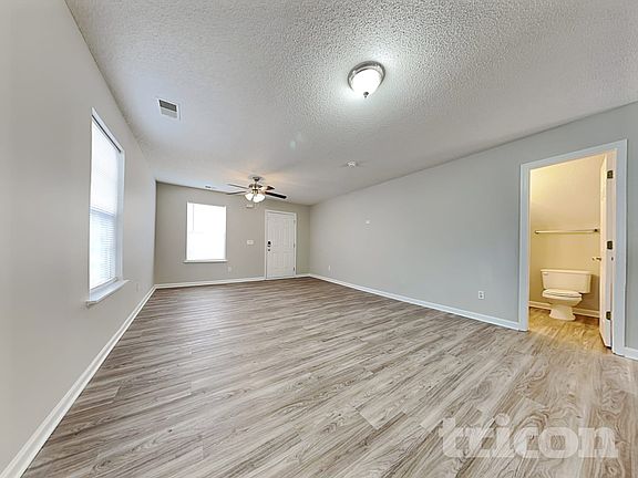 3rd image of 104 Flyer Ct