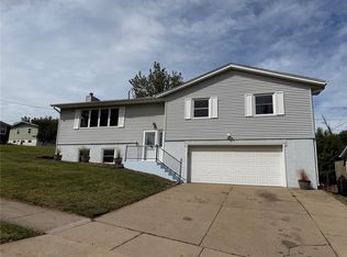 1826 Garry Ave NW, Cedar Rapids, IA 52405
