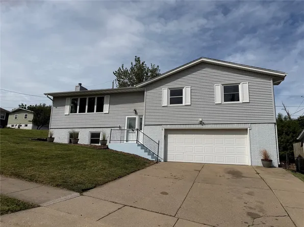 1826 Garry Ave NW, Cedar Rapids, IA 52405