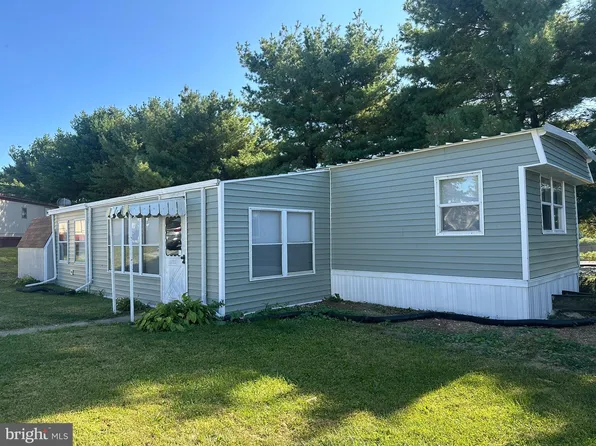 6210 Hazen Ct, Slatington, PA 18080