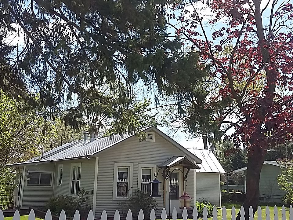 1st image of 704 S Pine St