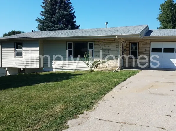 114 Hillside Dr, Bellevue, NE 68005