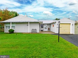 44 Pond Ln, Levittown, PA 19054