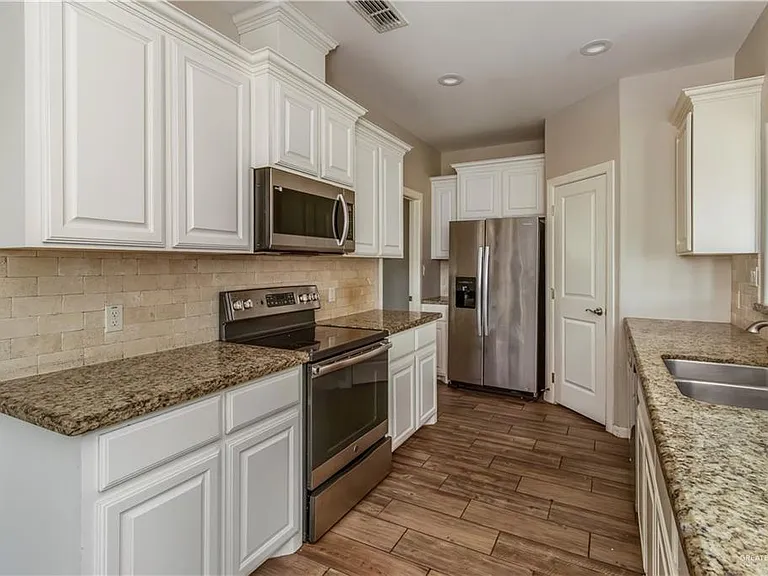 5217 Lost Creek Ln — Photo 5