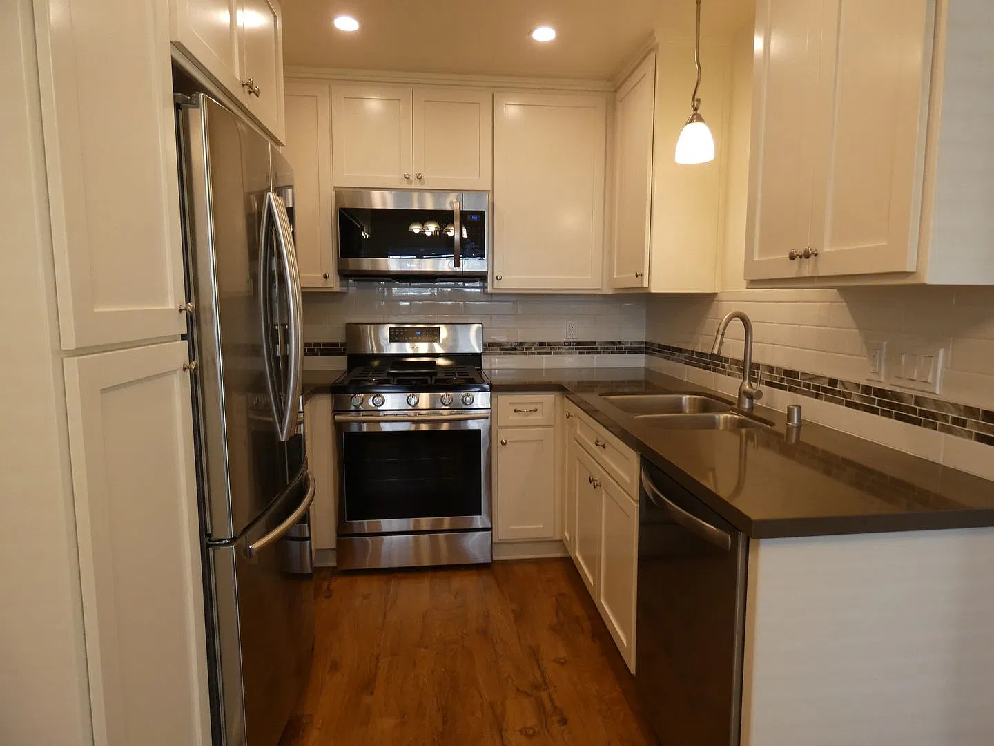 Beautifully remodeled condo, two story, 3 bedrooms, 2.5 baths — Photo 3