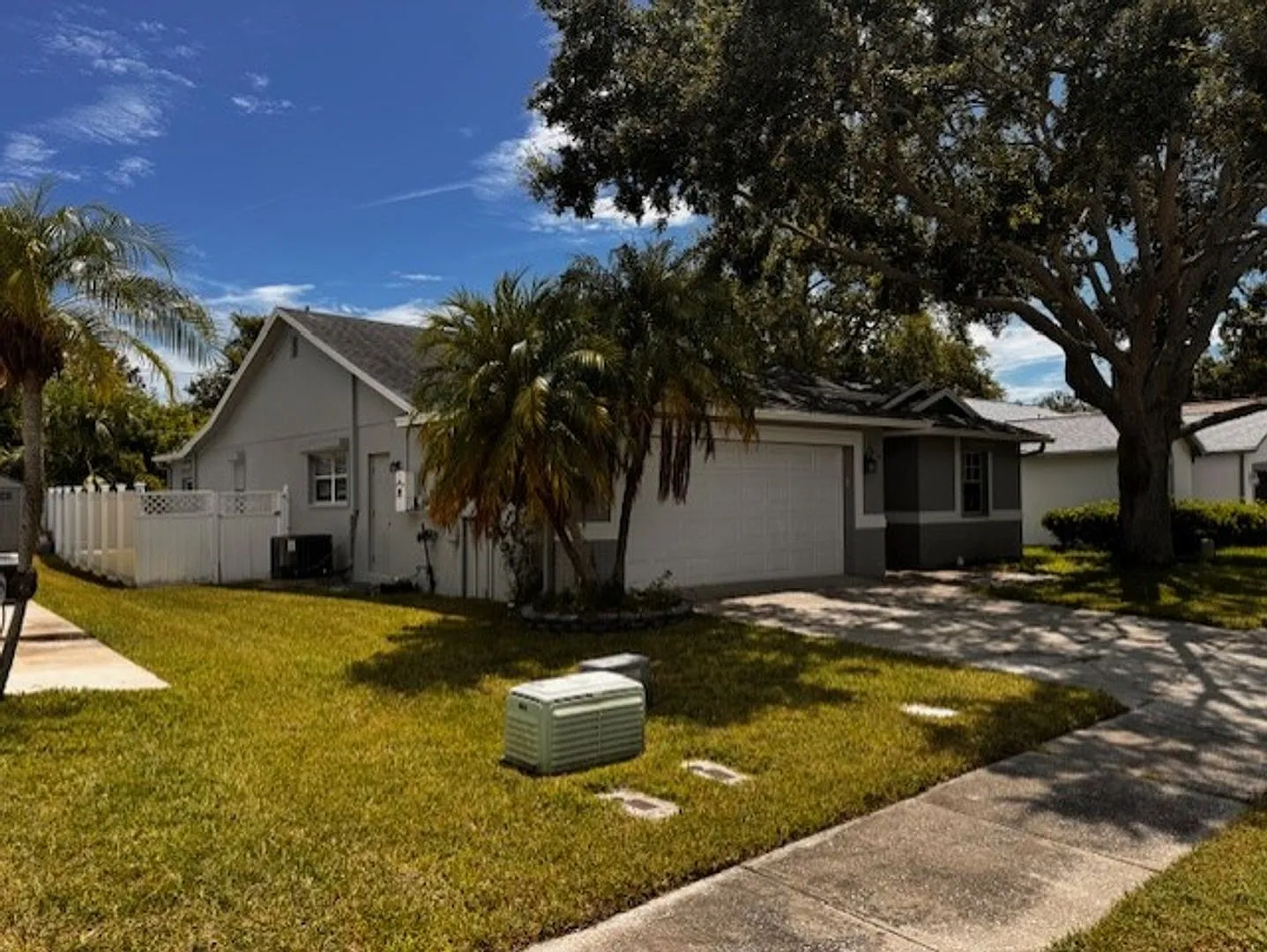 Available Now! Absolutely gorgeous 3 bedroom + bonus room single family home! — Photo 3