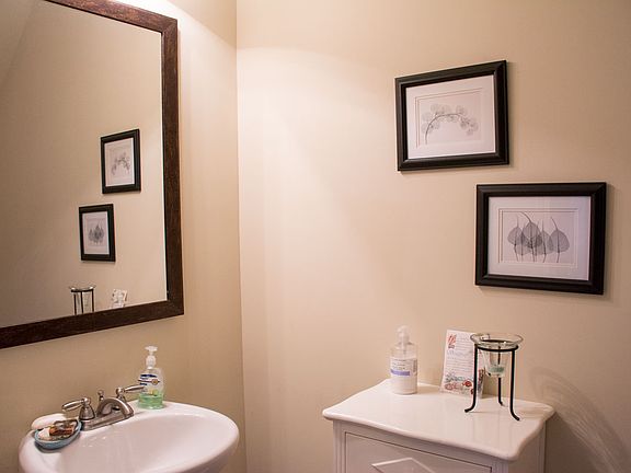 Downstairs Half Bath (Foyer)