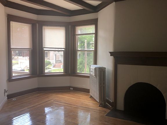 2nd image of 2415 Maplewood Ave APT 8