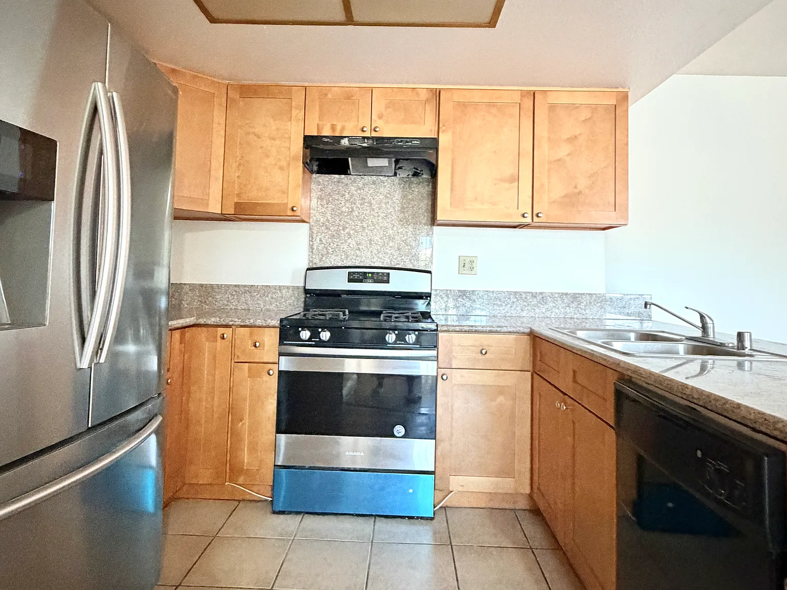 2 bed, 1000 sqft, $2,700 — Photo 3