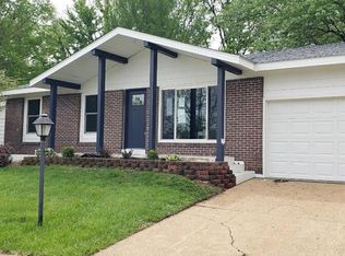 1332 Fenton Hills Rd, Fenton, MO 63026