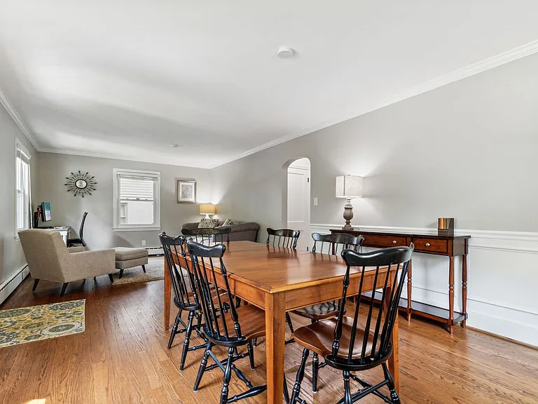 9909 Gardiner Ave — Photo 34
