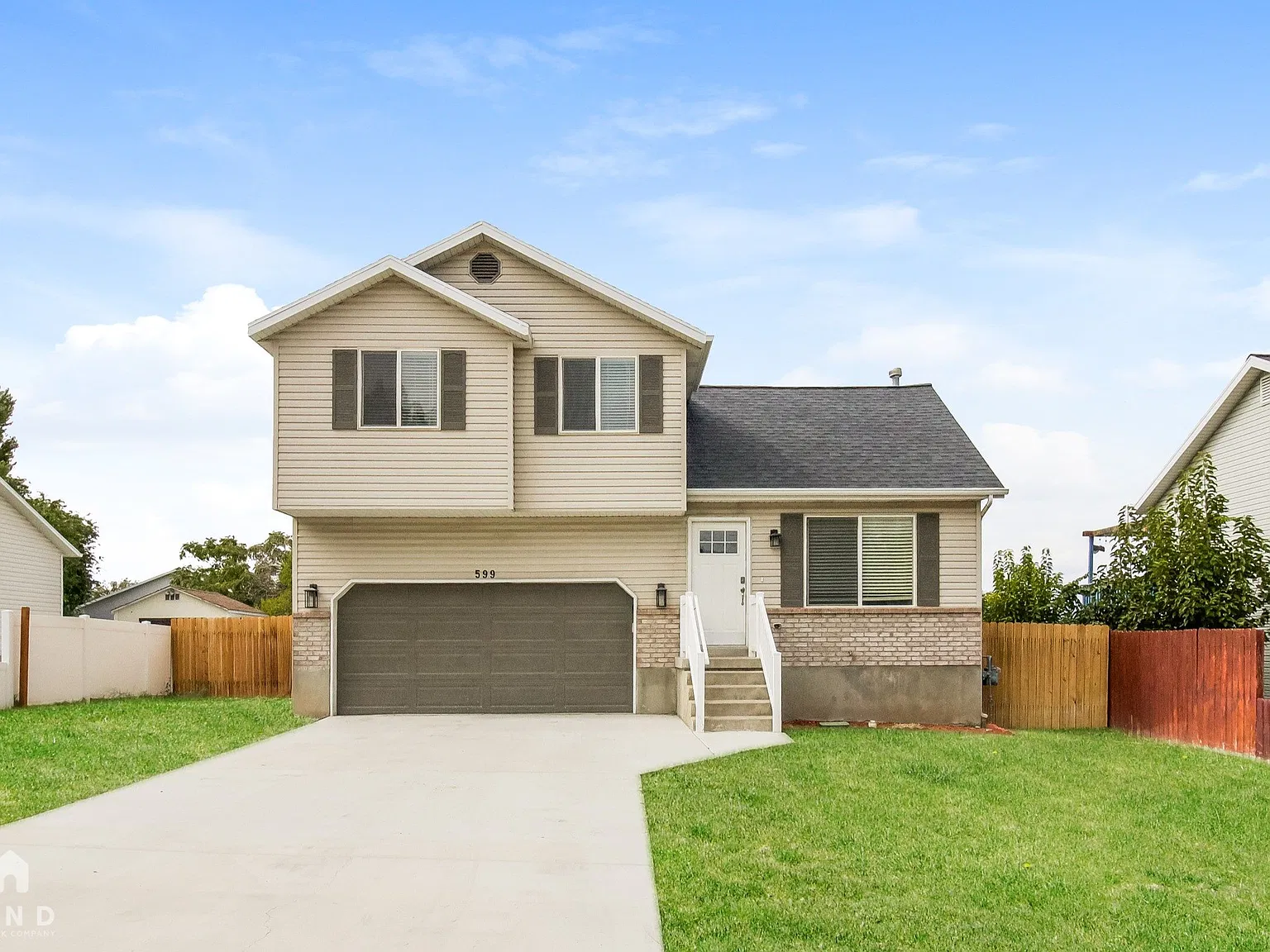 4 bed, 3.5 bath, 1374 sqft, $2,249 — Photo 1